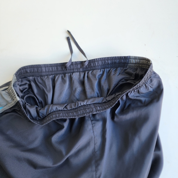 Women's Nike Dri-Fit DD9172 Running Run Shorts Charcoal Black Blue Sz M - Picture 11 of 13